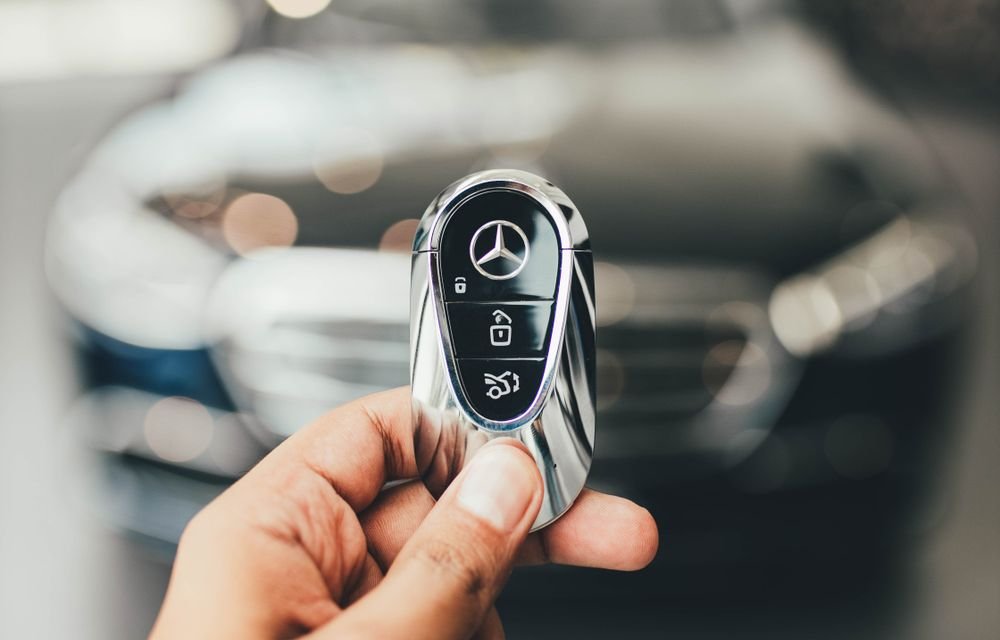 Handing over the keys to a new car